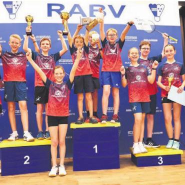 Bremgarter Triumph bei Dernière - Der Badminton-Nachwuchs der Region erfreute sich an den kantonalen Meisterschaften über zahlreiche tolle Leistungen. Bilder: zg