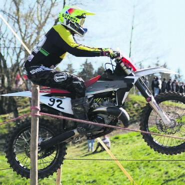 Mehr als ein Sportanlass - Waghalsige Sprünge, heulende Motoren und hohe Geschwindigkeiten. Motorsportfans kamen einmal mehr auf ihre Kosten. Sie waren aber nicht die Einzigen.