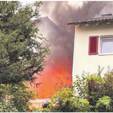 Brand im Wintergarten - Die Feuerwehr konnte den Brand in einem Wintergarten löschen. Bild: pz