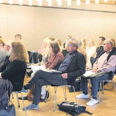 Anstieg der Fälle ist Realität - Die Abgeordneten der 15 Gemeinden sehen den Bedarf und stimmen trotz erhöhten Ausgaben dem Budget 2025 zu. Bild: Monica Rast