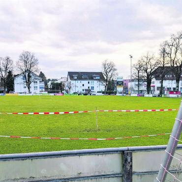 «Eigentlich ein Fulltime-Job» - Risiko Naturrasen: Immer wieder sind auf der Bärenmatte Teile des Rasens oder gar der ganze Platz unbespielbar. Mit einem Kunstrasen könnte 
der FCB den Platz künftig öfter und intensiver benutzen. Dies würde auch hunderten Juniorenfussballern und -fussballerinnen in Bremgarten zugute kommen. 
Bild: Marco Huwyler
