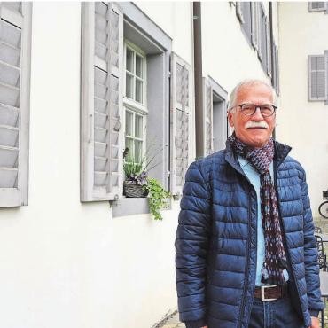 Neuen Wind zulassen - Robert Häfner vor dem Singisenflügel – das Nutzungskonzept hat ihn als Stiftungsratspräsident stark beschäftigt. Bild: Annemarie Keusch