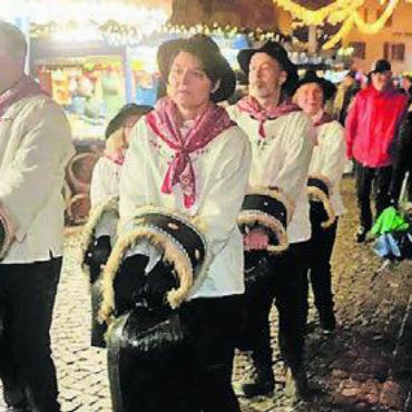 Die Weihnachtsengel - Die Weihnachts-Trychler gewohnt lautstark.