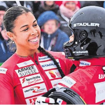Endspurt - Freiämter Sportler des Jahres - MELANIE HASLER (27)
BERIKON
BOB
Melanie Hasler ist und bleibt Weltspitze. Im Monobob-Weltcup fährt sie in Winterberg auf den 2. Rang. Im Mono- und Zweierbob ist die Vorzeige-Athletin fast in jedem Rennen unter den Top 6. Der absolute Höhepunkt für die Berikerin: An der Europameisterschaft in Lillehammer fährt sie zur Silbermedaille. Auch der Start in die Olympia-Saison 2025/26 ist ihr zuletzt gut gelungen.