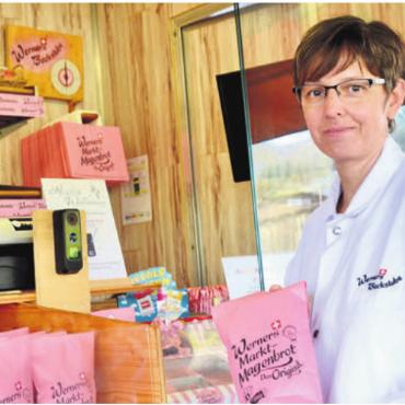 Chilbi-Duft zieht um - Das Markt-Magenbrot aus Rottenschwil erfreut sich schweizweit grosser Beliebtheit. Nun zieht Franziska Bosio mit dem Familienbetrieb um. Bild: tst