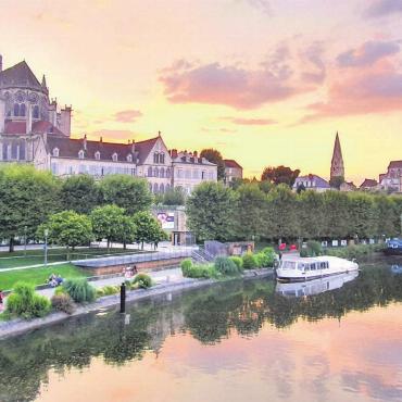 Der Sommer ist (fast) vorbei - Einfach herrlich. Ruedi Weber aus Oberlunkhofen schickt Mitte August dieses Foto an die Redaktion und schreibt dazu: «Abendstimmung in Chalon-sur-Saône im Burgund.» Ein enorm stimmiges Foto während eines harmonischen Sonnenuntergangs.