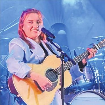 Das Reussfoodfestival startet wie im Bilderbuch - Mit Joya Marleen trat in Bremgarten eine vierfache Swiss-Music-Award-Gewinnerin auf.