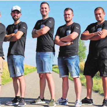 «Bier ist sehr ehrlich» - Die Hobby-Brauer haben sich in Zufikon eingerichtet. Hier brauen sie ihr Bier «Lion Craft». Von links: Andreas Wächter, Dominic Défayes, Adrian Hoppler, Daniel Suter und Severin Biffiger.
Bilder: zg