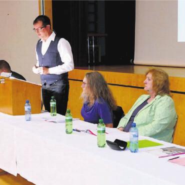 Klares Votum für Doppelturnhalle - Der Gemeinderat Oberlunkhofen verstand es, die Bevölkerung in das Planungsverfahren miteinzubeziehen. Bild: Stefan Treier