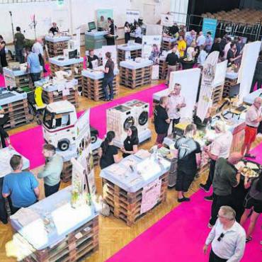 Wirtschaft und Jugend - Die Palettenmesse 2024 trug dazu bei, das lokale und regionale Gewerbe besser untereinander zu verknüpfen. Es soll sich fix im Veranstaltungskalender der Stadt etablieren.