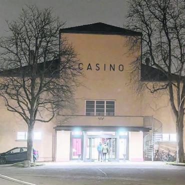 «Keine Chance, also nutzen wir sie» - Düstere Aussichten: Der städtische Veranstaltungsort ist in die Jahre gekommen. Doch die Verwirklichung von Zukunftsplänen gestaltet sich schwierig. Bild: Marco Huwyler