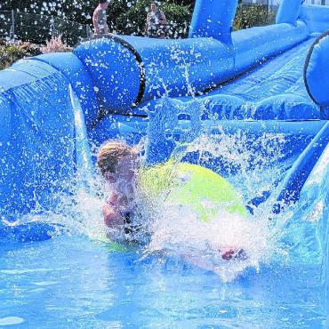 Rein ins Rutschvergnügen - Angesichts solcher Bilder verdient der Anlass das «Splash» im Namen wahrlich.
