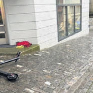 Betrunken verunfallt - Der Mann kollidierte mit einer Hauswand.