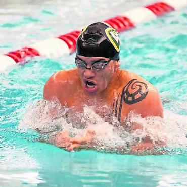 Aus Kuwait an die Reuss - Das Wasser ist eindeutig sein Element. Hussain Adel fühlt sich beim Schwimmen pudelwohl. Bilder: Josip Lasic / zg