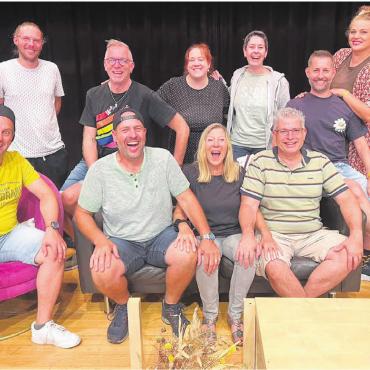 Lachen mit der Reussbühne - Fröhlicher Theaterverein: Auch bei den Proben der Reussbühne geht es mitunter ausgesprochen humorvoll zu und her. Bild: zg