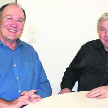 Etwas Besonderes bleiben - Das Führungsduo des Dorfvereins Anglikon setzt sich stets für ihr Anglikon ein: Vizepräsident Mika Heinsalo und Präsident Daniel Seiler (rechts). Bild: Daniel Marti