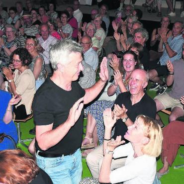 «Eine absolut grosse Ehre» - Geehrt und dankbar: Kaum als Kulturpreisträger erkoren und gefeiert, bedankte sich Stefan Hegi bei allen Menschen, die ihn in irgendeiner Art und Weise unterstützt haben. Bilder: Daniel Marti