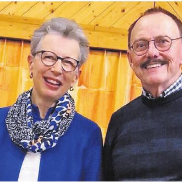 Lange Treue - Elisabeth Riesen wirkt seit 25 Jahren im Kirchenchor Berikon, Ernst Wermuth seit 40 Jahren. Bild: zg