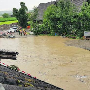 Renaturierung als nächster Schritt - Bewährungsprobe noch während dem Bau: Hochwasser vom 13. Juli 2021.