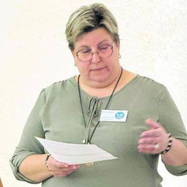 Politische Unterstützung nötig - Die Zufikerin Daniela Gamper 
stellte KISS den Grossrätinnen und Grossräten vor.
Bild: zg
