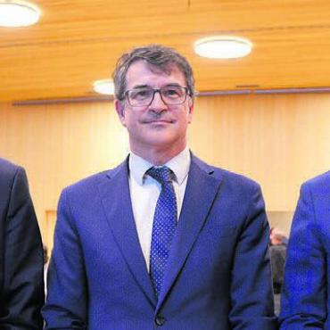 Ein erster Einblick - Björn Mohler, Olivier Gerber und Stephan Campi refeierten zur gesundheitspolitischen Gesamtplanung. Bild: ake