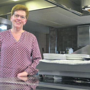 Ohne Köche keine Zukunft - Dringend sucht Wirtin Cornelia Stähli Fachkräfte, die in der «Strebel»-Küche wirken. Sonst droht dem beliebten Restaurant die Schliessung. Bild: Annemarie Keusch