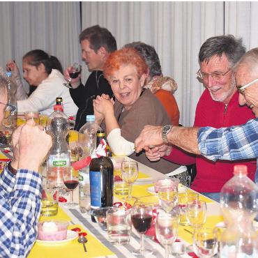 Wertvolle Unterstützung im Alltag - Das jährliche Essen mit den freiwilligen Dienstleistenden dient auch dem Kennenlernen und dem Gedankenaustausch. Bild: zg