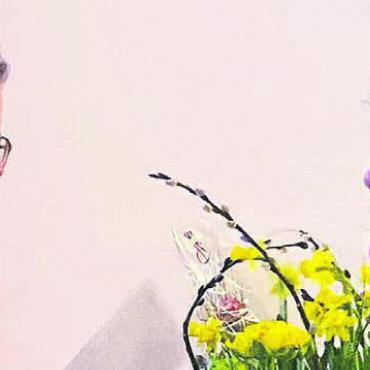 Neues Vorstandsmitglied - Susanne Nabholz (links) begrüsste das neue Vorstandsmitglied Cécile Hanhart mit Blumen. Bild: zg
