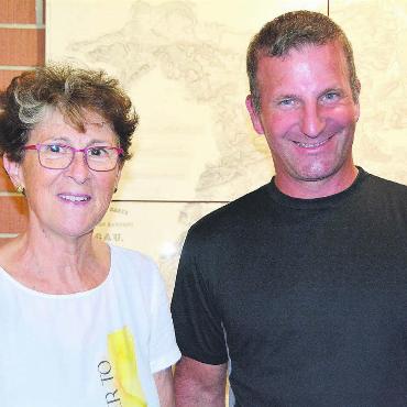 Es geht Schlag auf Schlag weiter - Sie sind bereit, ihre neuen Aufgaben zu übernehmen: die frisch gewählte Frau Gemeindeammann Rosmarie Groux und der neue Beriker Gemeinderat Roland Koller. Bild: Sabrina Salm
