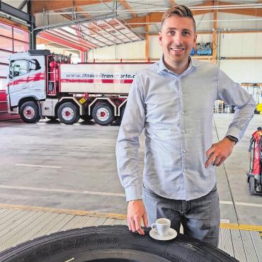 «Wir haben ein Luxusproblem» - Zwischen Businesslunch und Radwechsel – Michi Stöckli ist beides nicht fremd. Bild: Marco Huwyler