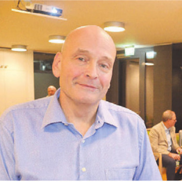 Eröffnung wohl im Sommer 2029 - Roger Cbe, vorsitzender Geschäftsleiter der Alterszentren (links), und Verbandspräsident Peter Spring freuen sich, dass es jetzt konkret wird. Bild: rwi