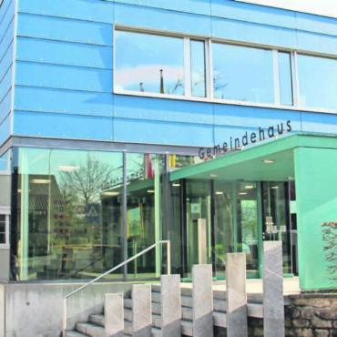 Erfreulicher Abschluss - Besser abgeschlossen als budgetiert: Im Gemeindehaus Villmergen freut man sich insbesondere über ein unverhofftes Plus bei den Steuereinnahmen. Bild: Monica Rast