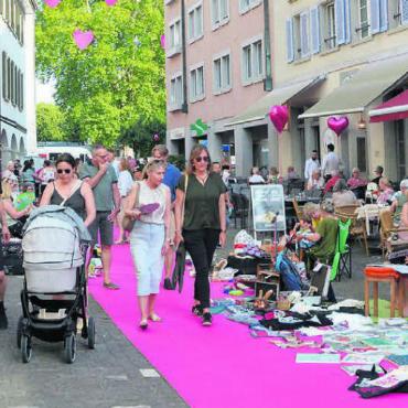 Städtli in Pink - Der pinke Teppich sorgte für eine Atmosphäre, die auf alle Seiten ausstrahlte.
Bilder: Roger Wetli