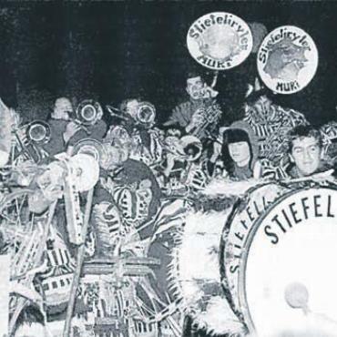 Sagenhaftes und Guggenklänge - Die «Stiefeliryter» haben zu ihrem Jubiläum eine CD lanciert. Bild: Archiv