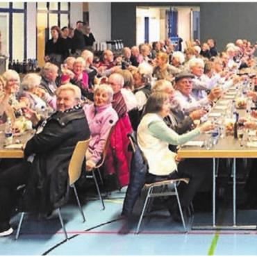Ein Tag voller Gemeinschaft - Rund 150 Personen genossen den Seniorennachmittag. Bild: zg