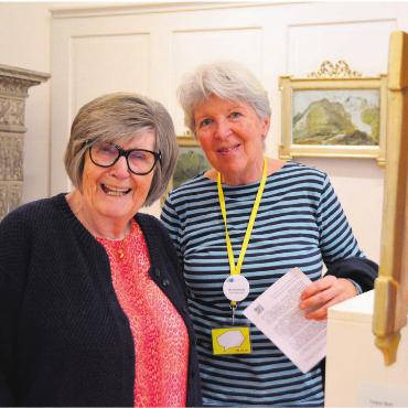 Bereichernd – für beide - Cécile Hoffelner (links) und Monika Knecht geniessen die gemeinsamen Stunden im Museum. Bild: Annemarie Keusch