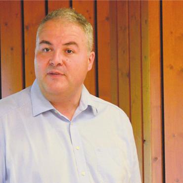15,5 Millionen Schulden bis 2028 - Stefan Bieri stellte den Aufgaben- und Finanzplan vor. Er betonte, dass es sich bei vielen Ausgaben aktuell um Schätzungen handelt. Bild: Roger Wetli