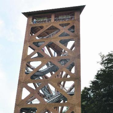 Zwillingsturm gewünscht - Ein Zwilling des Hasenbergturms soll auf dem Friedlisberg entstehen. Dafür setzt sich ein neu gegründeter Trägerverein ein. Bild: Archiv