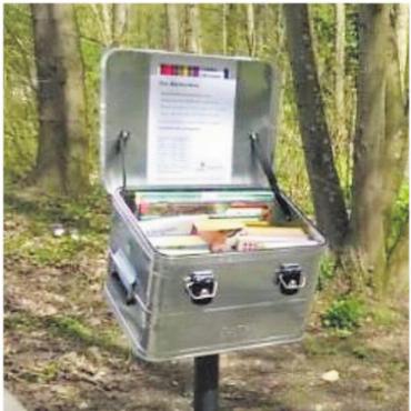 Bibliothek geht nach draussen - Die Bückerboxen der Stadtbibliothek sind wieder im Einsatz. Bild: sk