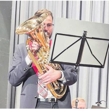 Blasmusik zum Geniessen - Der Eufonium-Solist Patrick Wüthrich bei seinem Auftritt «Variations of a Latin Theme» zusammen mit dem Musikverein Jonen.