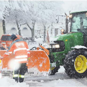 Nur der Schnee hat Sparpotenzial - Bei der Schneeräumung wurden 60 000 Franken eingespart. Oder anders ausgedrückt: Die Ausgaben für Material werden über Jahre gestaffelt. Bild: Archiv