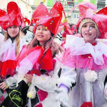 Bald regieren die Narren - Bremgarter Fasnacht: ein Highlight für Gross und Klein. Bild: Archiv