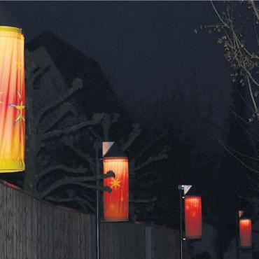 Ohne Strom gehen die Lichter aus - Weihnachtsbeleuchtung in Berikon ist stromsparend, aber ohne sichere Stromversorgung brennen auch diese Lichter nicht. Bilder: Archiv
