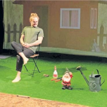 Hochform im Schrebergarten - Die jungen Schauspieler widmen sich dem Phänomen Schrebergarten. Bild: zg