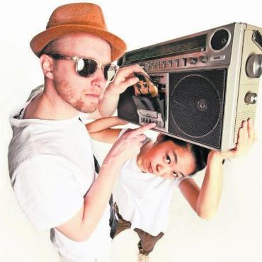 Kultur an der Bez Bremgarten - Tim & Puma Mimi sind im Musiksaal des Stadtschulhauses zu Gast. Bild: zg