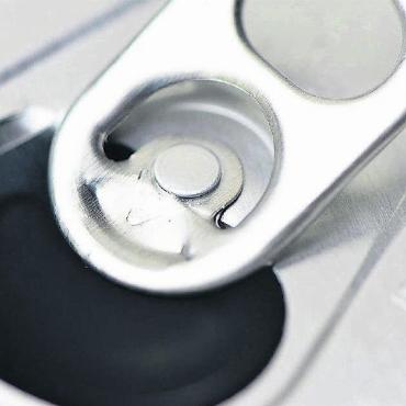 Gelegenheit unmoralisch ausgenutzt - Ein Energydrink als Geschenk ist Ausgangspunkt der Tat: Danach verlangte ein Verkaufsangestellter von der minderjährigen Kundin unmoralische Gefälligkeiten. Bild: www.pixabay.com