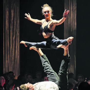 Auf dem höchsten Show-Gipfel - Auf der Bühne und privat ein Traumpaar: Der Franzose Pierre Domis und die Kanadierin Rose Munger. Bilder: Felix Wey