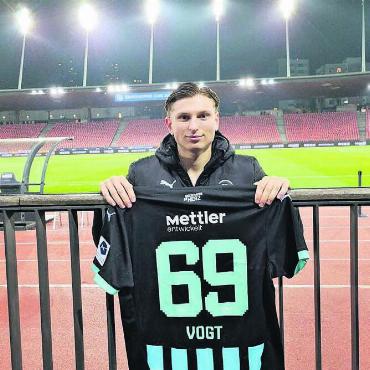 «Unbeschreiblich» - Alessandro Vogt nach Spielschluss im Letzigrund. Der 19-jährige Wohler hat sein Debüt in der Super League erlebt – und übergibt sein Trikot den Eltern.