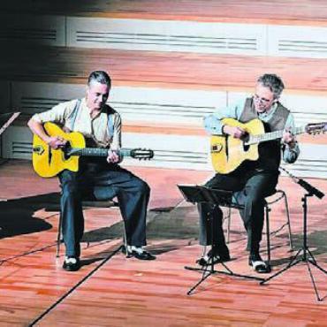 Von Balladen bis Boléro - Das «Gadjolinos Gypsy Swing Ensemble» wird die Zuhörer begeistern. Bild: zg