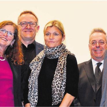 Abend voller Emotionen - Das Präsidium des Einwohnerrates musste gleich vier Gemeinderäte verabschieden (von links): Vizepräsidentin Julia Frischknecht, Gemeinderätin Ariane Gregor, Ammann Arsène Perroud, Gemeinderätin Denise Strasser, Einwohnerratspräsident Marc Läuffer und Vizeammann Thomas Burkard. Bilder: Sabrina Salm